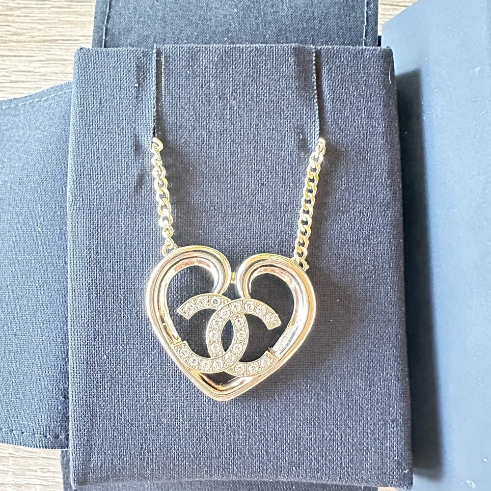 Chanel brooch and necklace - Picture 4 of 4
